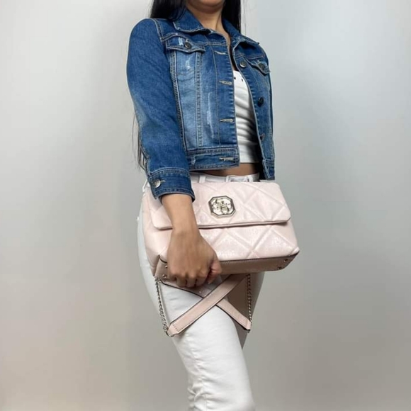 GUESS Dilla Quilted Logo - Picture 8 of 16